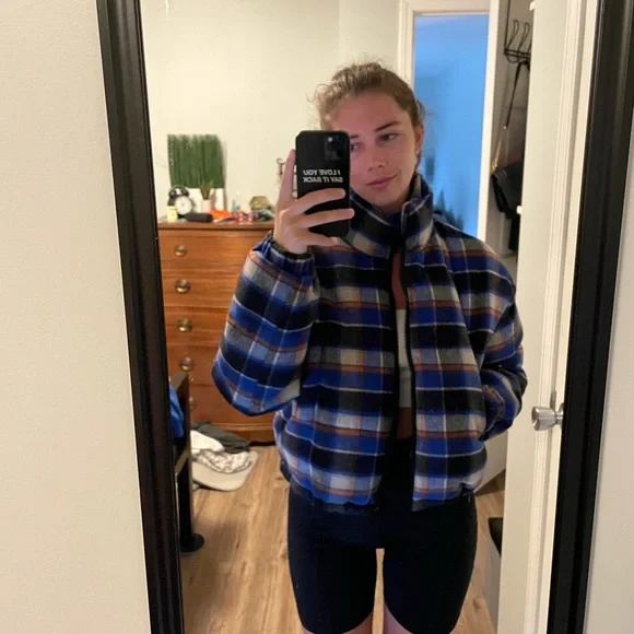 NWOT Urban Outfitters cropped puffer jacket - Picture 1 of 8